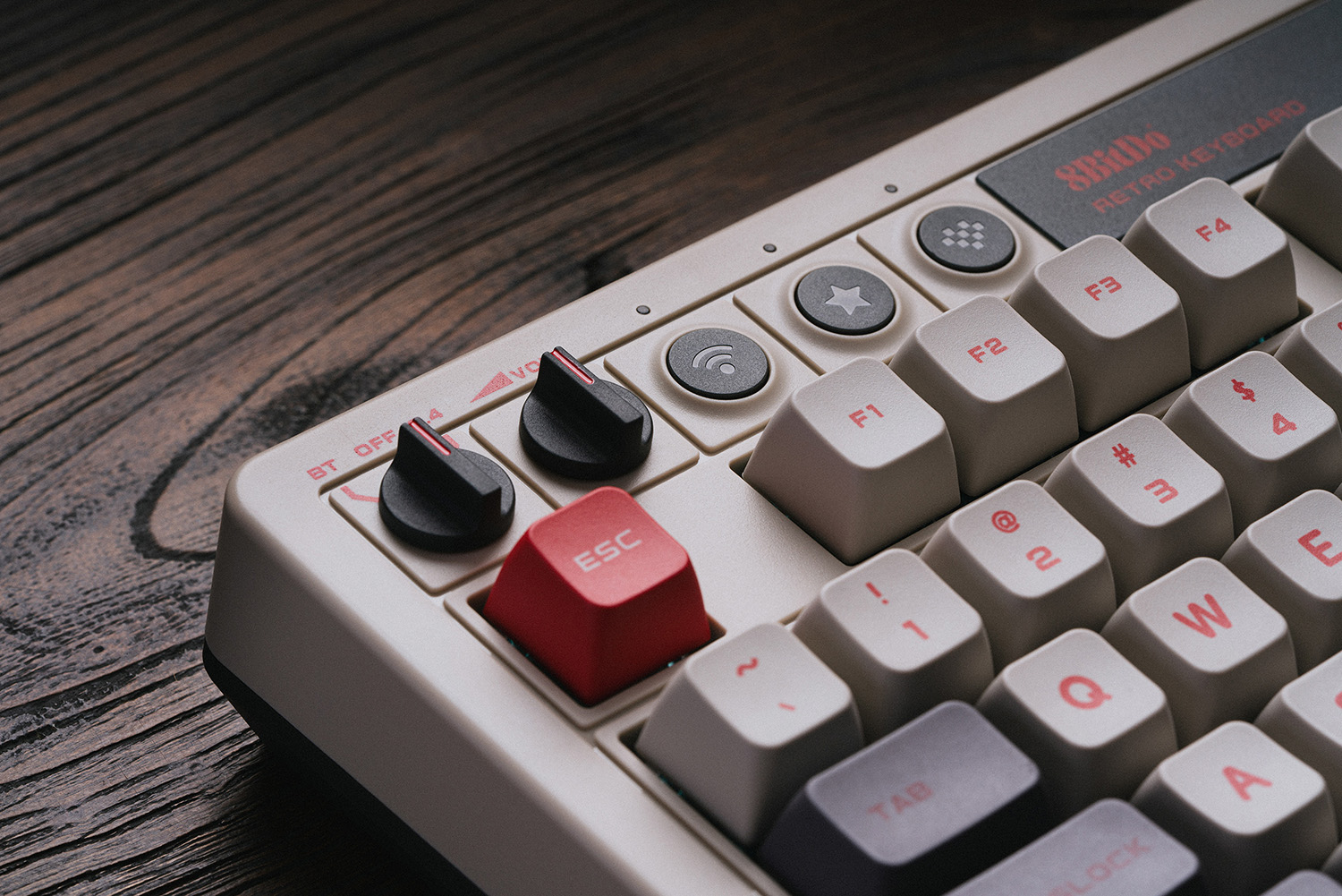 Tastiera meccanica retrò 8Bitd - Retro Gaming Setup recensione e prezzo